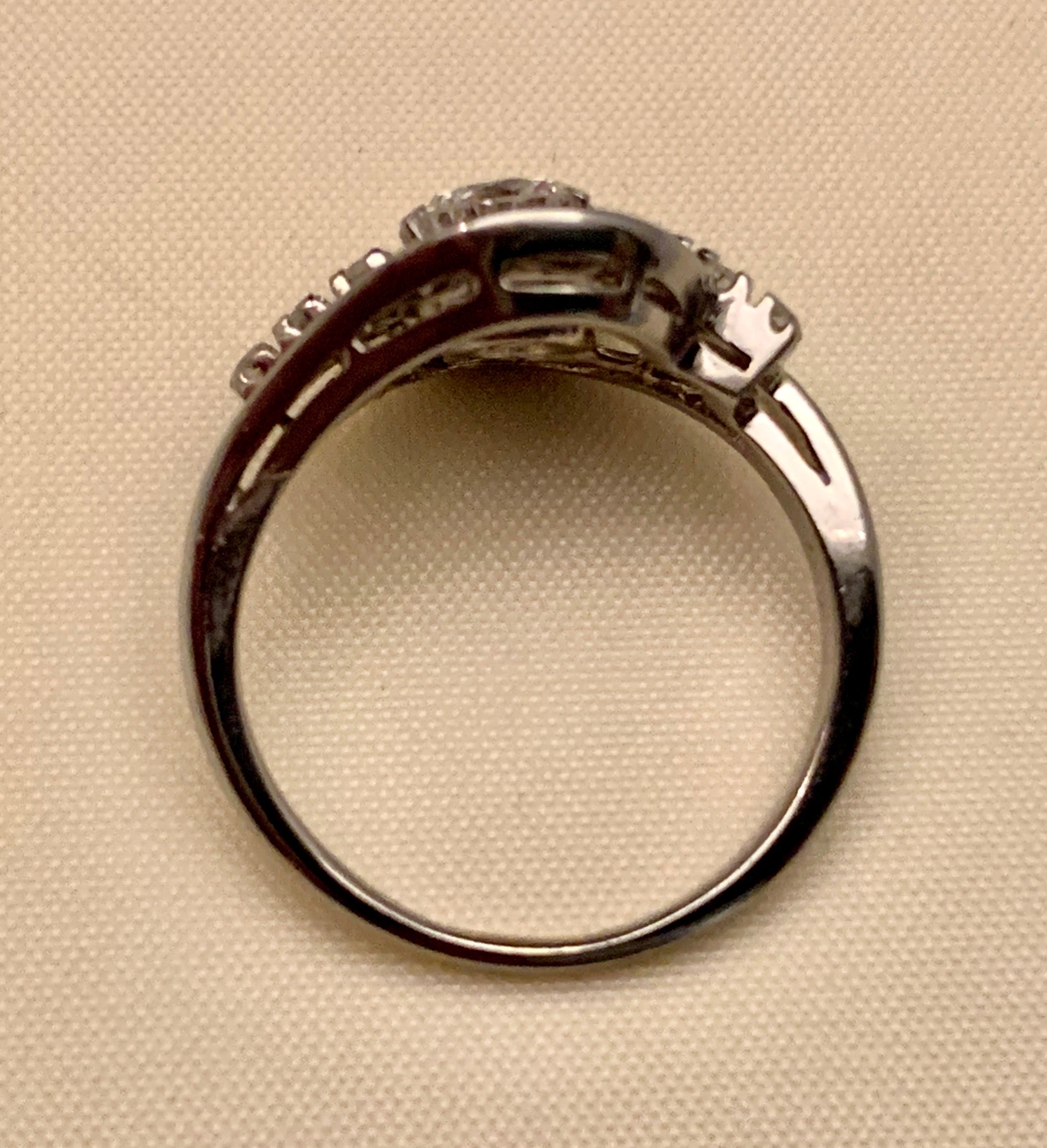 14K WHITE GOLD DIAMOND ESTATE RING