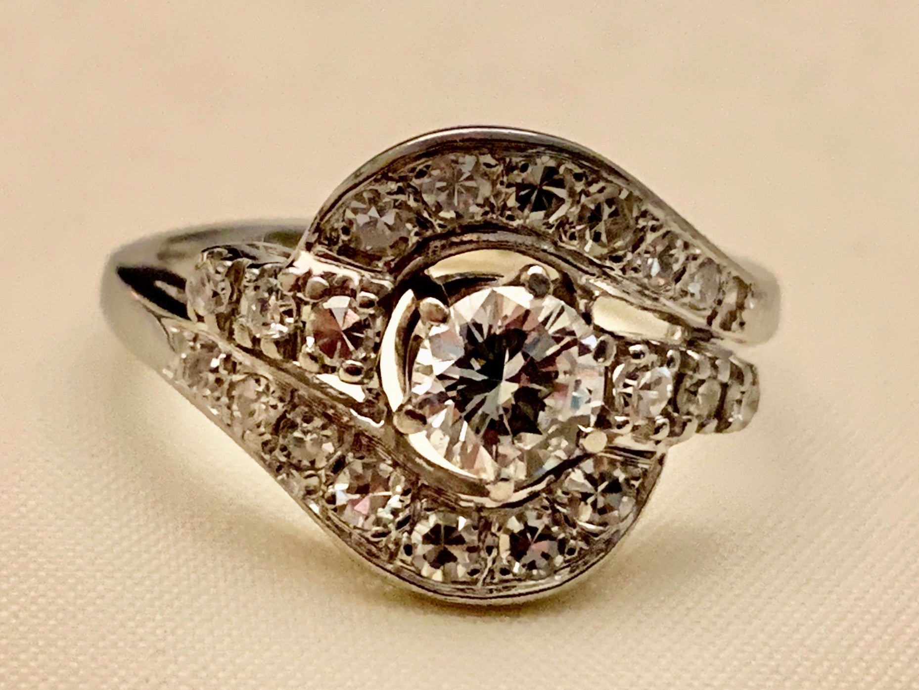 14K WHITE GOLD DIAMOND ESTATE RING