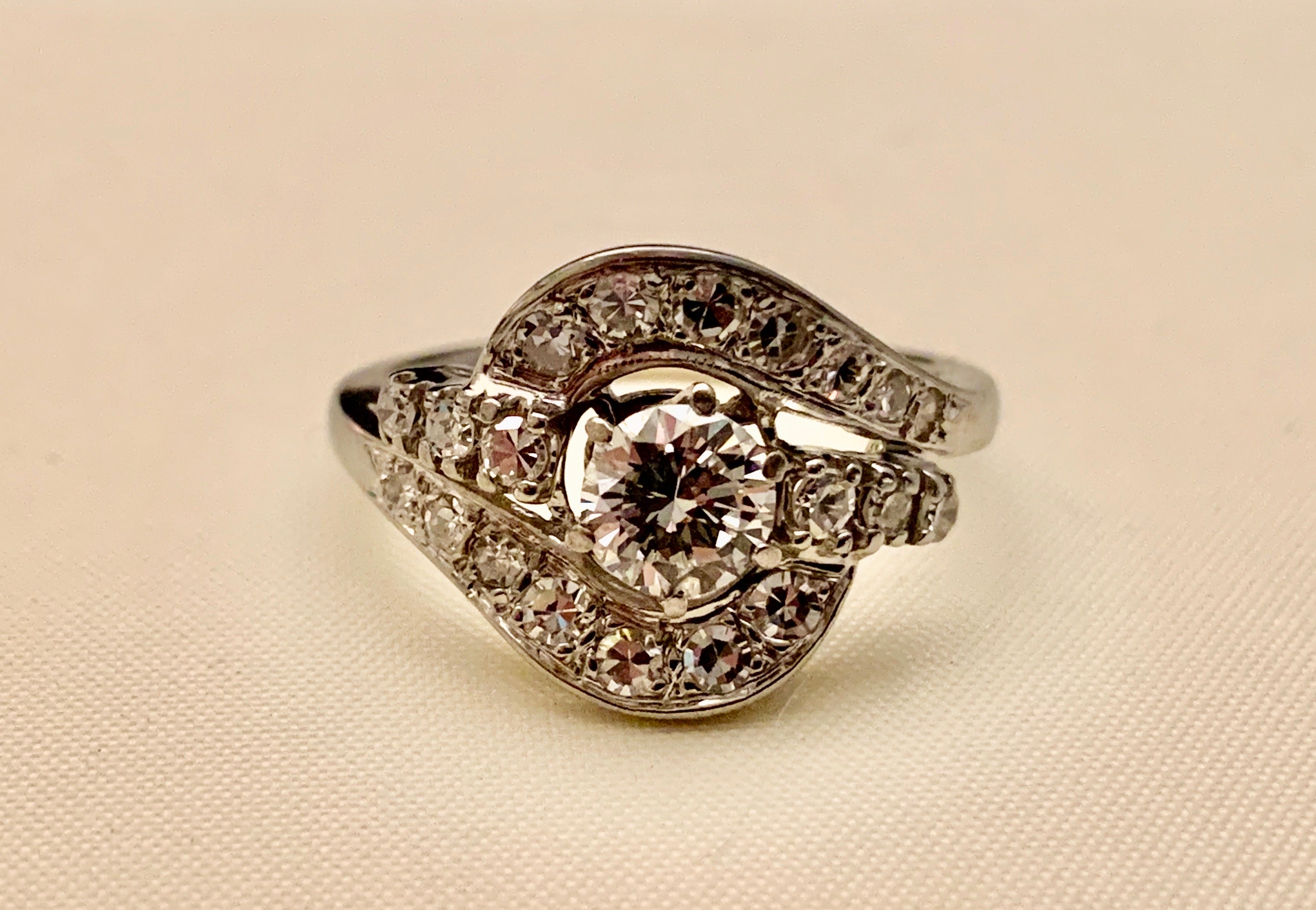14K WHITE GOLD DIAMOND ESTATE RING