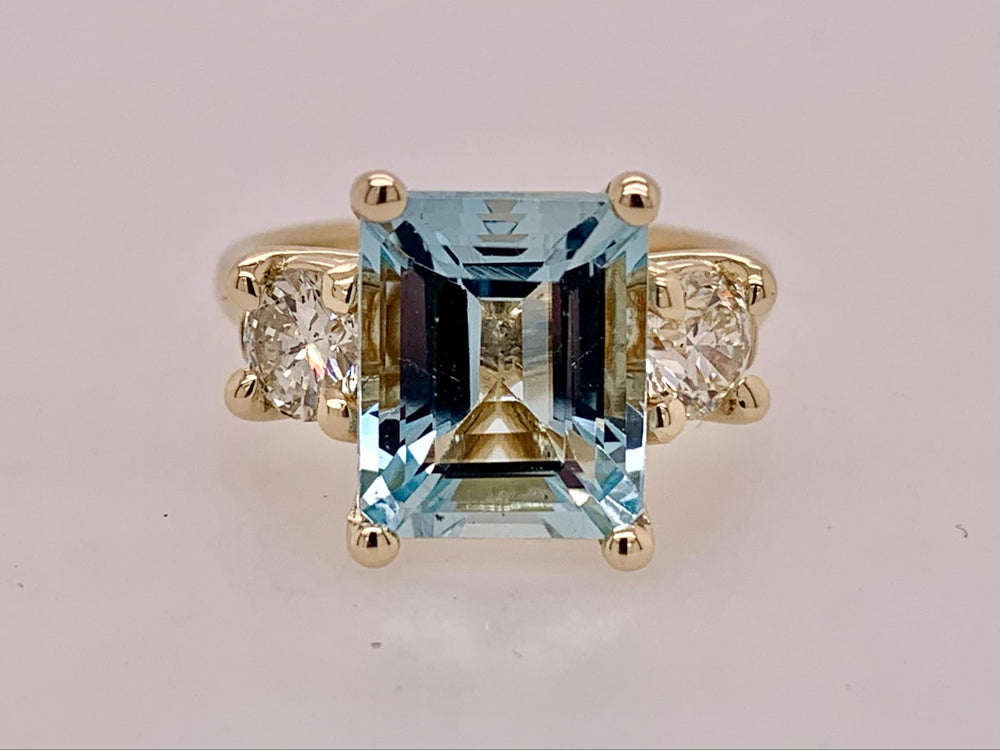 14K Aquamarine and Diamond Ring