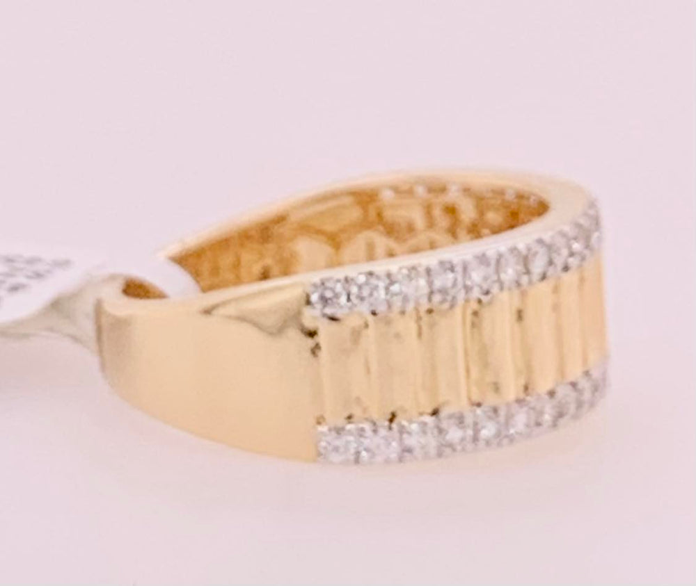 14K Ribbed Diamond Band Ring