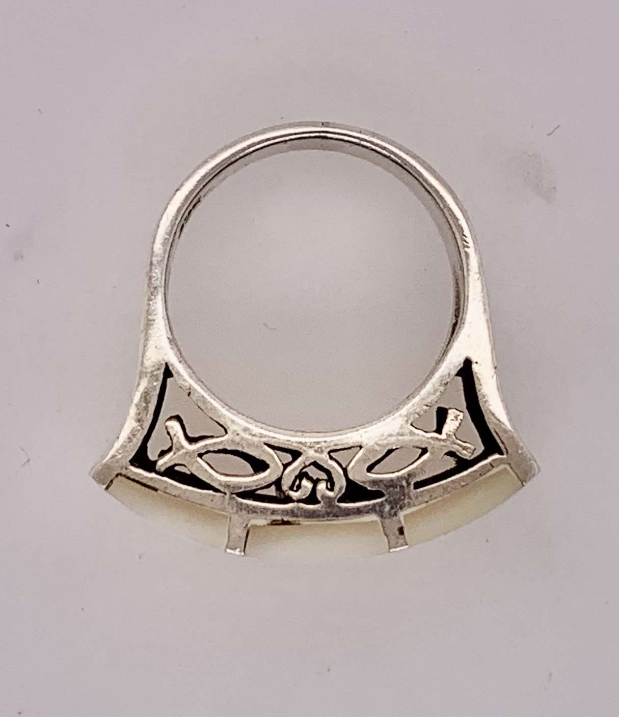 Estate Sterling Silver Mother of Pearl Ring