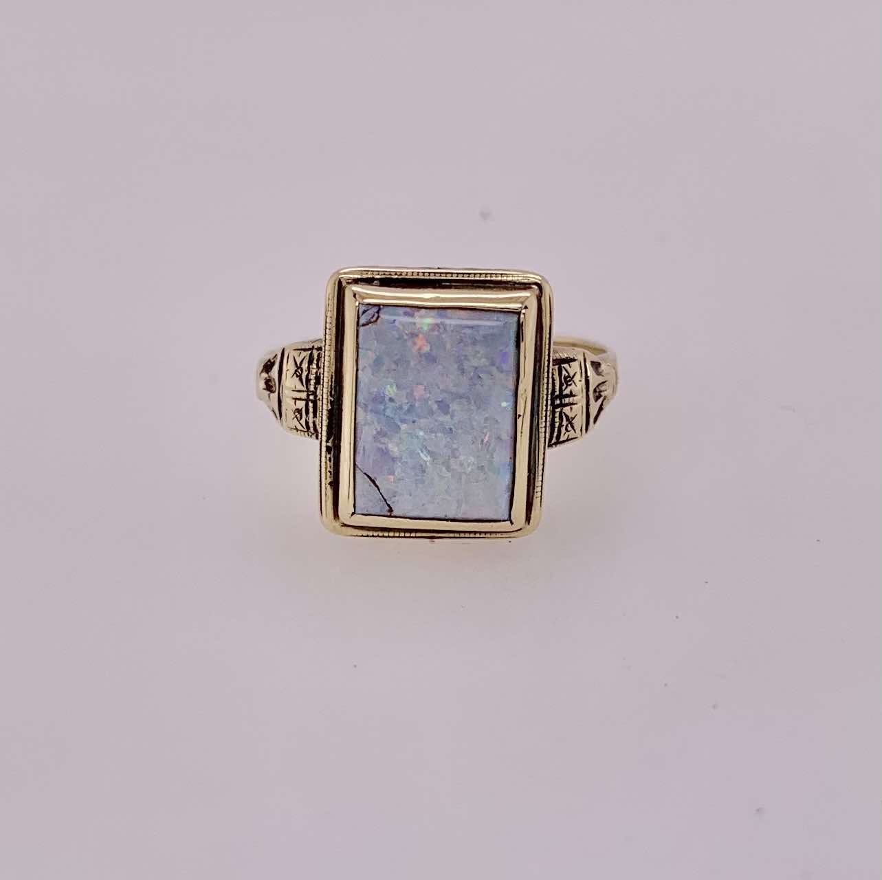 Estate 10K Opal Ring