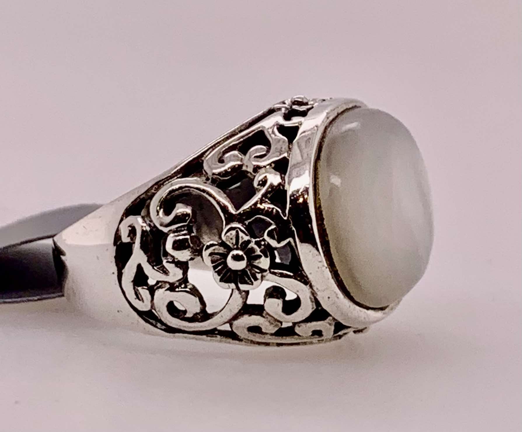 Sterling Silver Mother of Pearl Ring