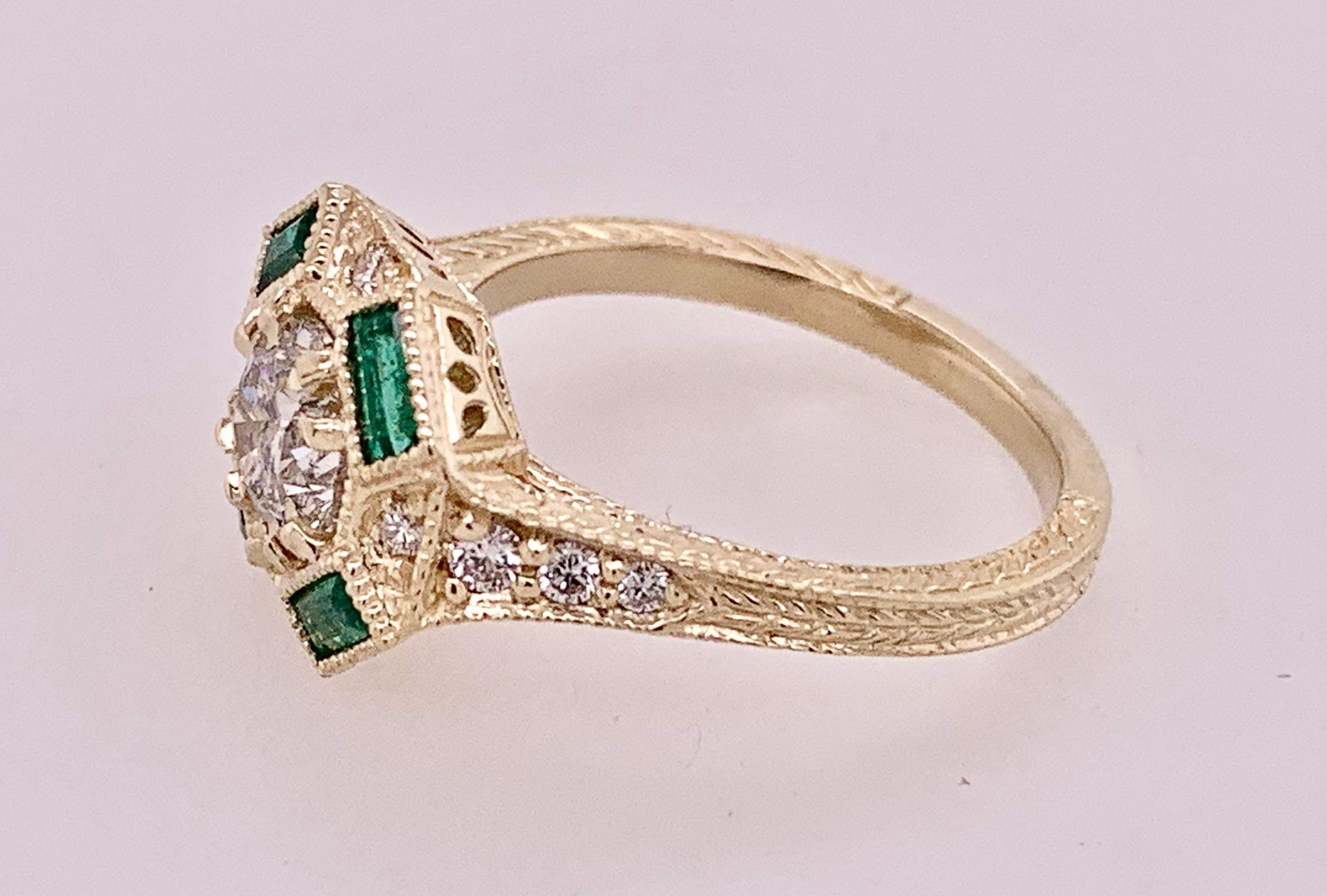 14K Gold Diamond & Emerald Ring