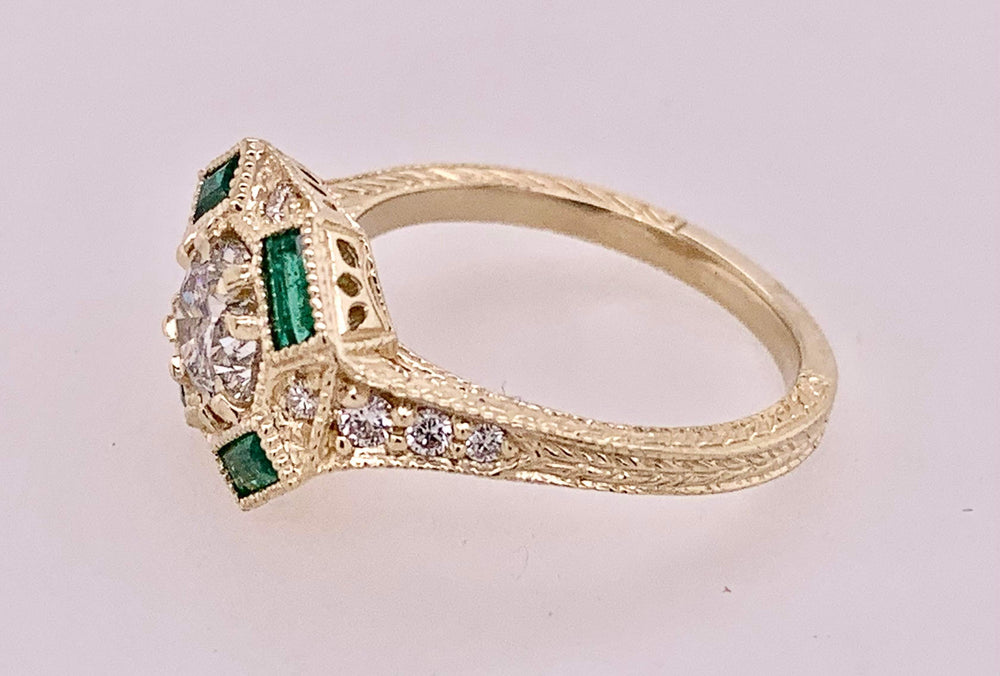 14K Gold Diamond & Emerald Ring