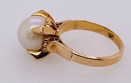 18K Cultured Pearl Ring