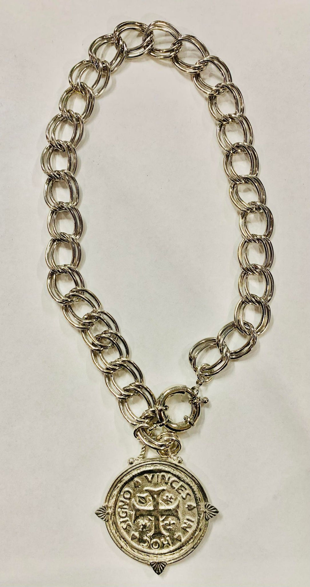 Fashion Necklace with Medalion Pendant