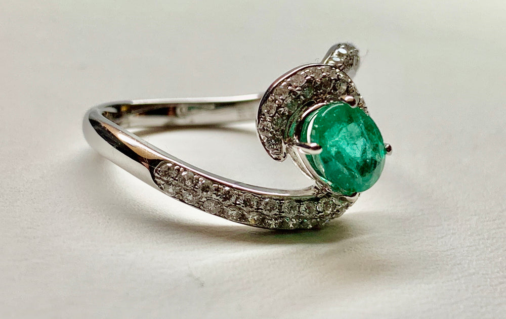 14K White Gold Emerald & Diamond Ring