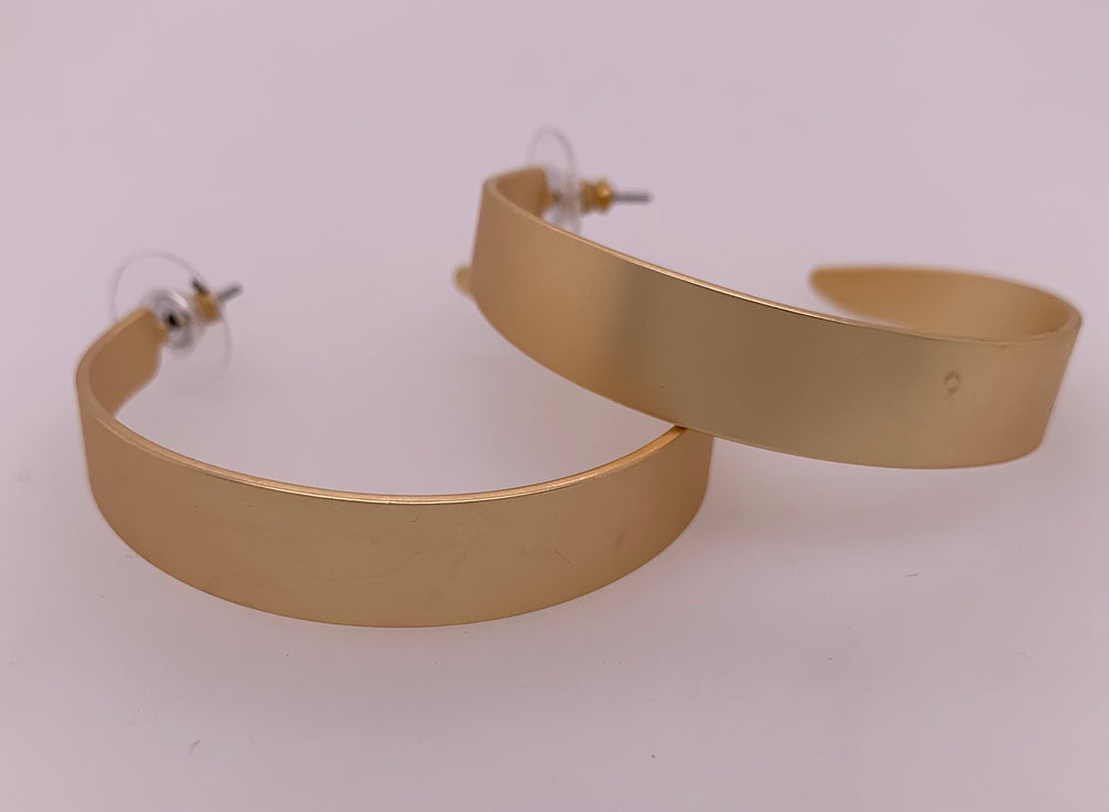 Alex Carol 3/4” Hoop Earrings